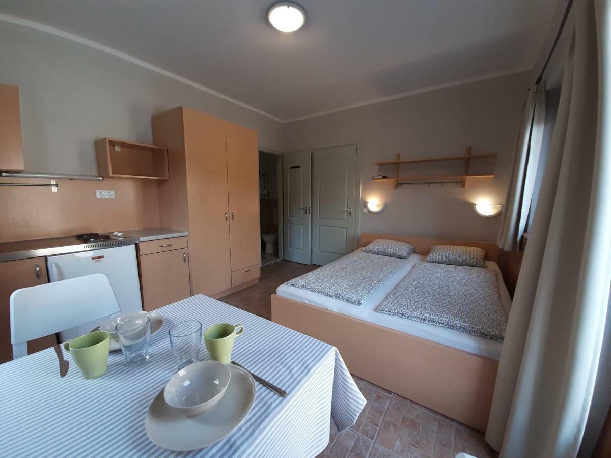 Familia Apartmanhaz Keszthely Exterior photo