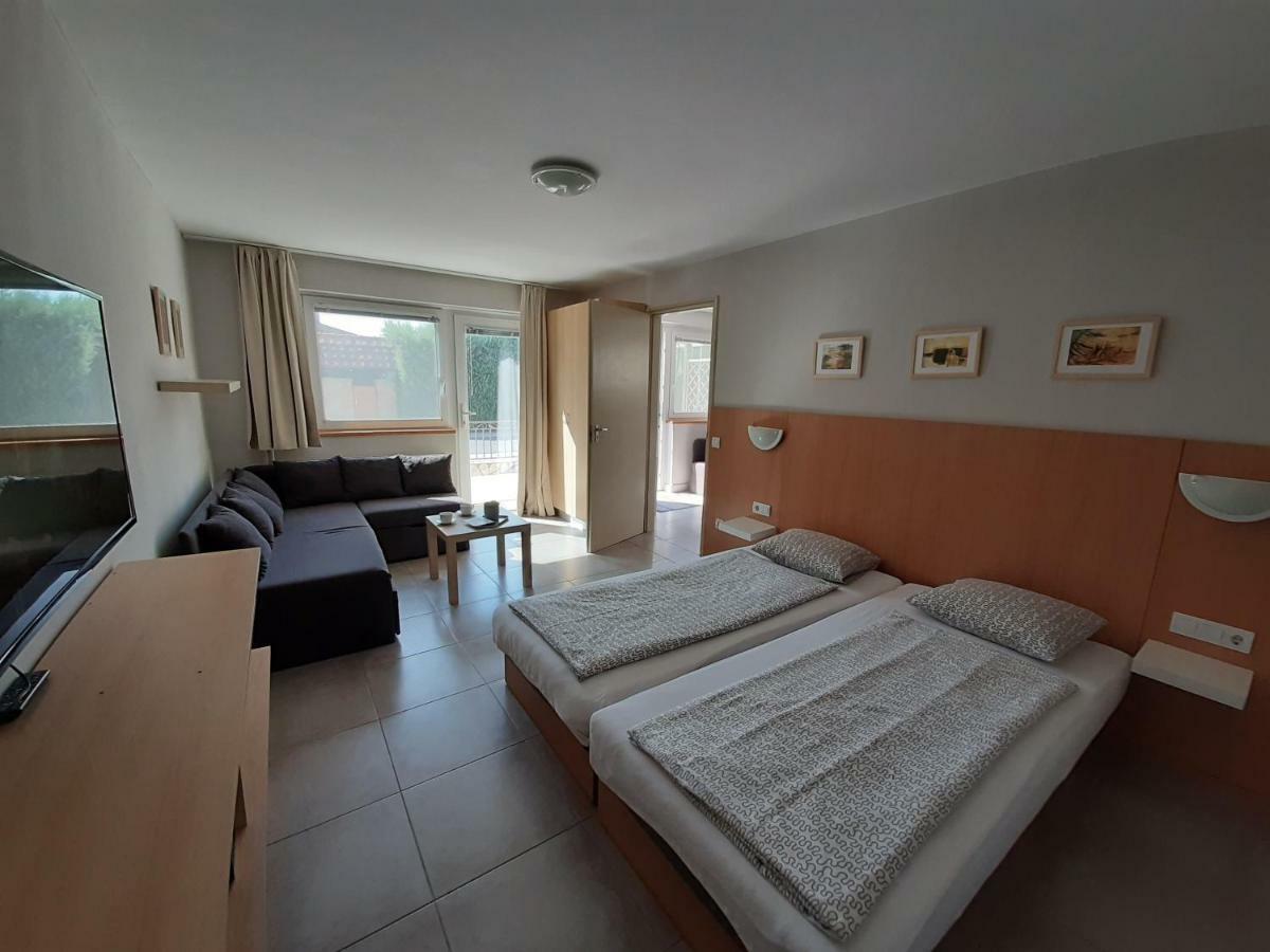 Familia Apartmanhaz Keszthely Exterior photo